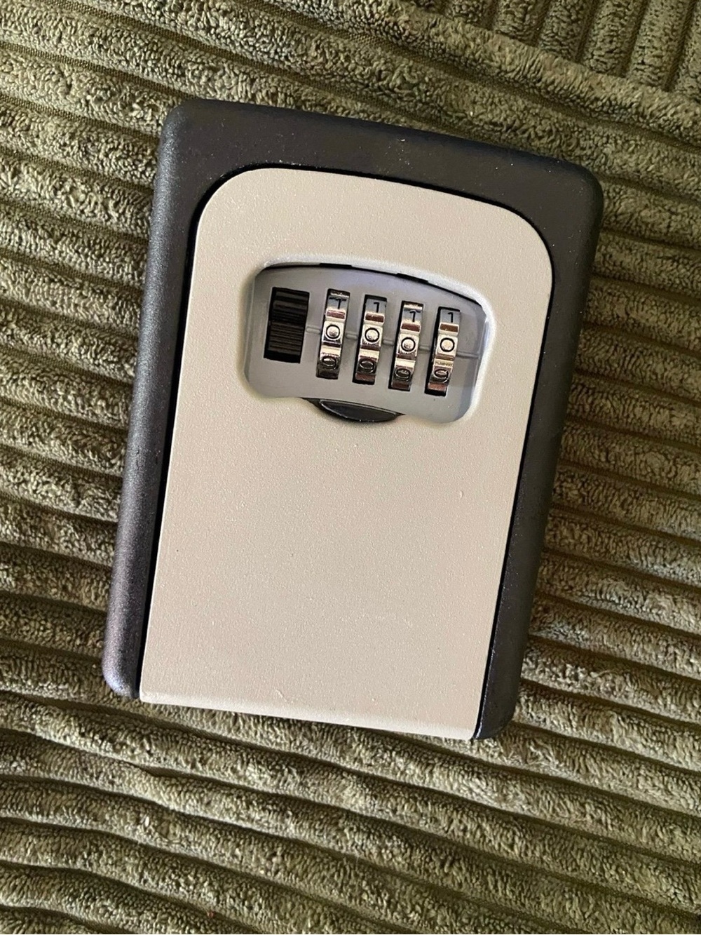 Green Key Lock Box - Secure Weatherproof Key Safe - Picture 2 of 4